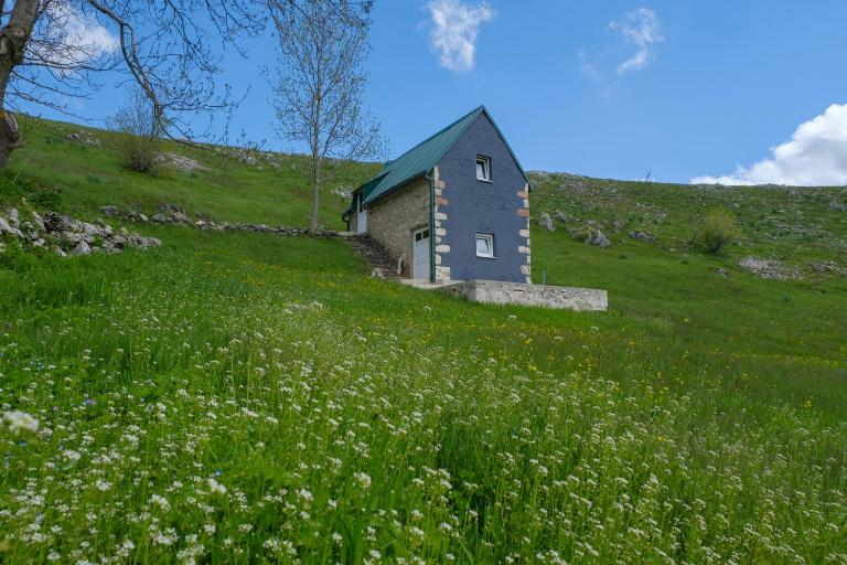 4NORTH Tiny house on the Durmitor's ring - B&B Pišče