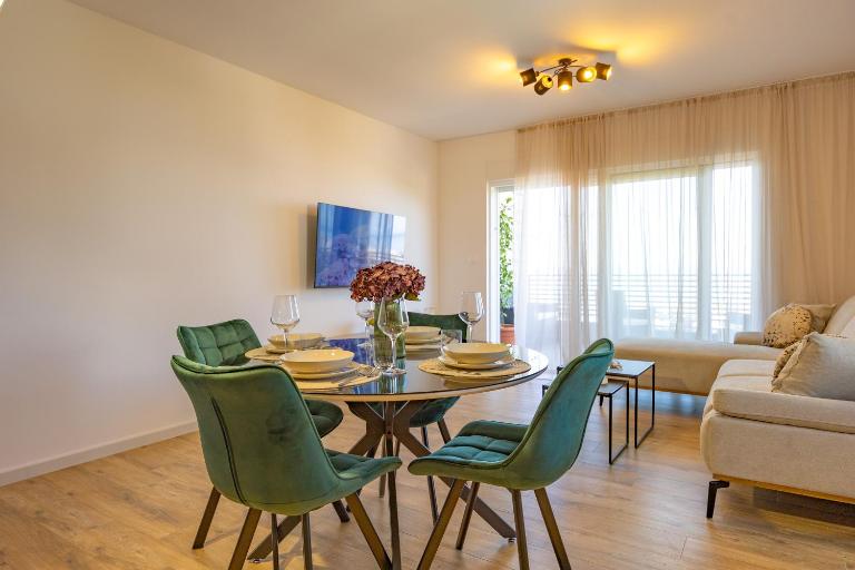 Apartment Kotišina Residence J beach parking included - B&B Makarska