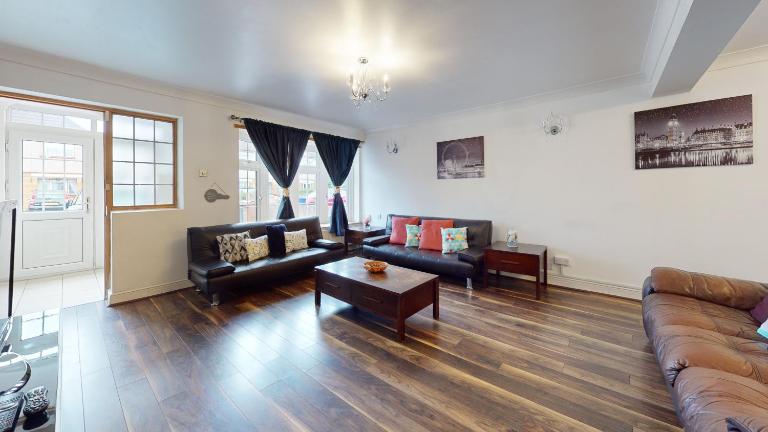 Charming 5 bedroom house in Grays - B&B Grays