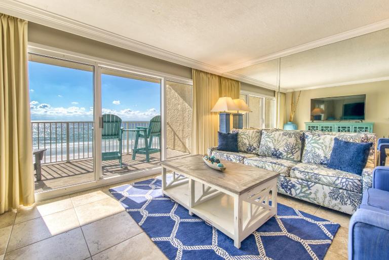 Beach House Condominiums B404 - Beachfront with Pool, Wi-Fi, & Beach Service - Ferienwohnung Destin