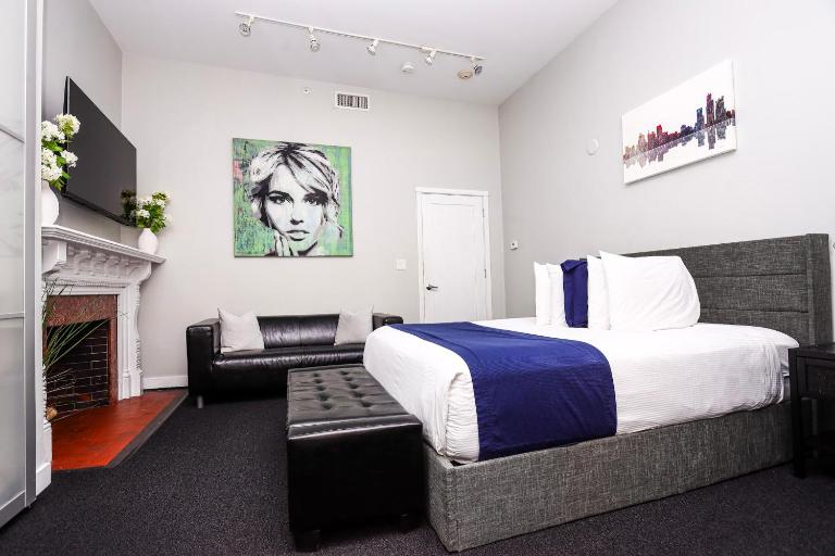 Large Stylish Newbury Street Studio w/ Kitchen - B&B Boston