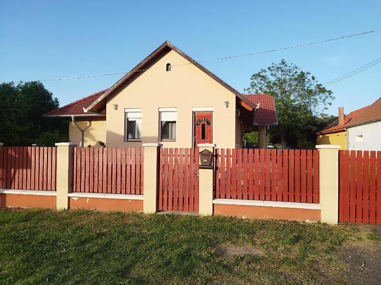 BeNo Apartman - Bed and Breakfast Kőröshegy