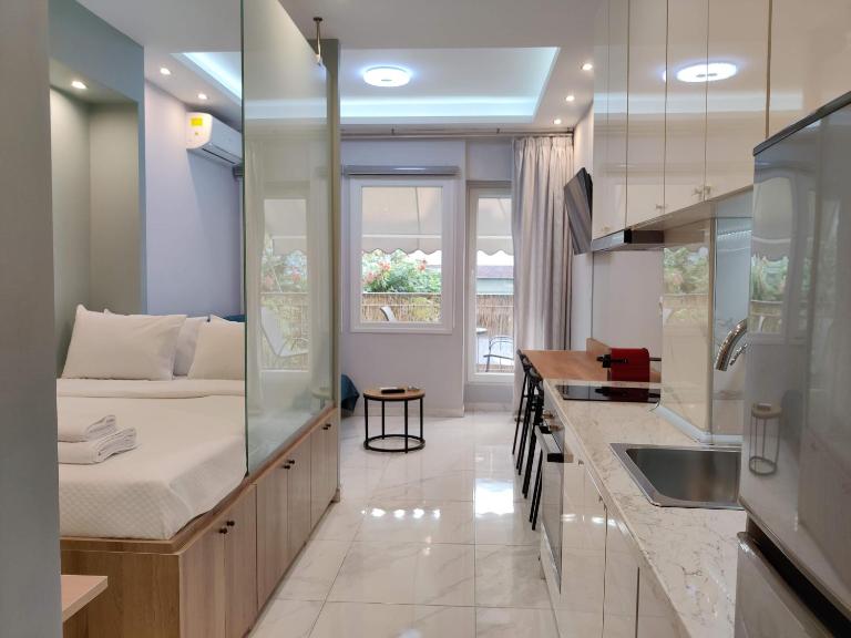 Stylish Fully Equipped City Center Condo - B&B Salónica