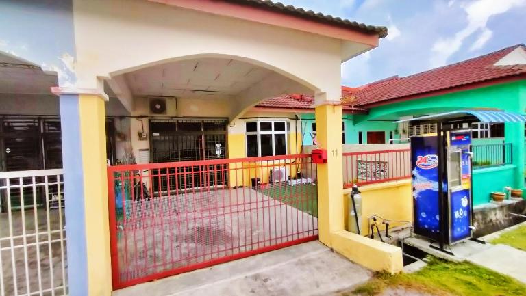 Homestay Melewar - B&B Parit Raja