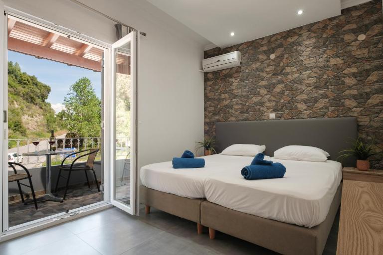 Pyrgi House 150m from Ipsos Beach with Sea View - B&B Ypsos