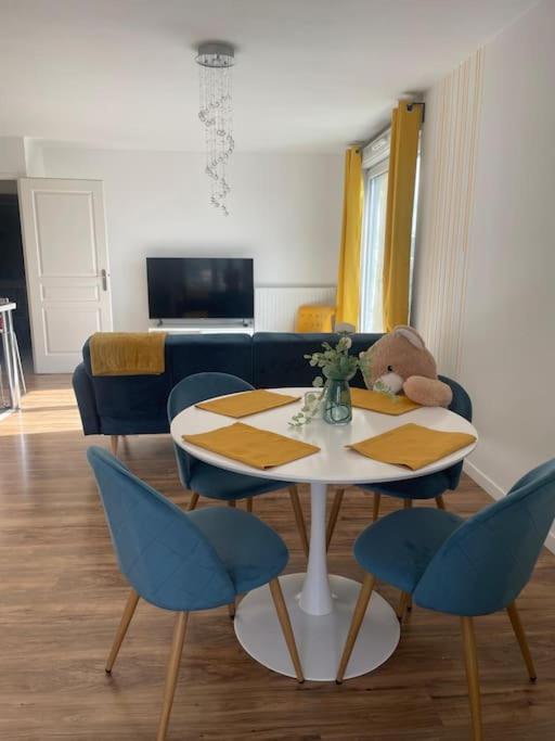 Appartement 3P Gare Terrasse et Parking privé - Chambres d'hôtes Franconville