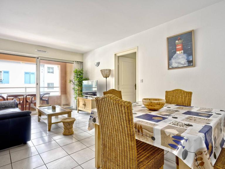 T3 Confortable à Arcachon Centre avec Loggia, Parking et Clim, à 400m de la Plage! - FR-1-433-120 - B&B Arcachón