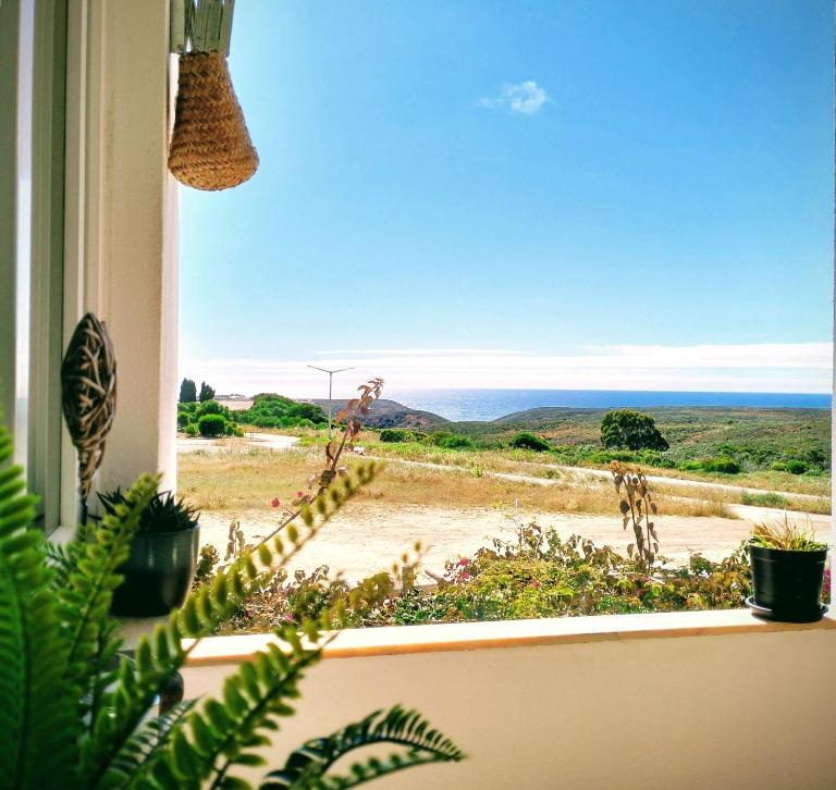 Bela Vista_ Cozy Apartment with Sea View - Ferienwohnung Aljezur
