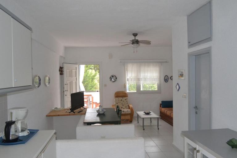 Summer Family House with sea view and garden - B&B Kryopigi