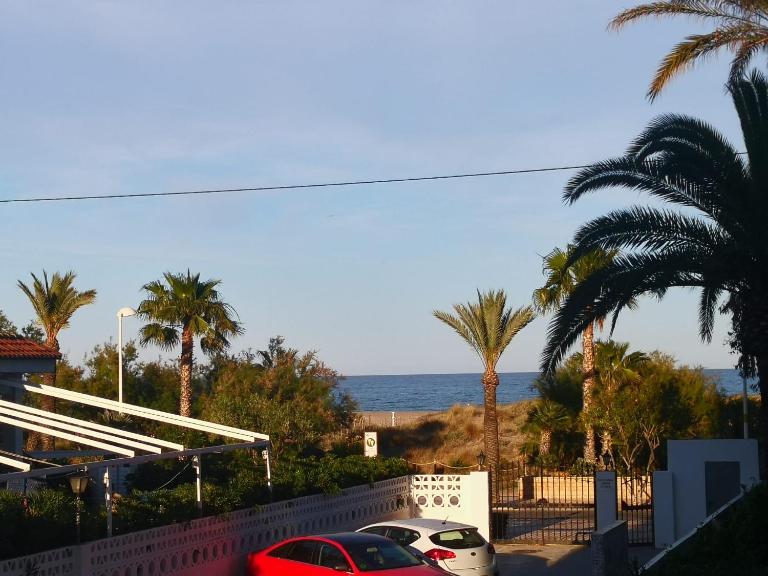 Sea view apartment, first line on the beach, Remote work - B&B Canet d'En Berenguer