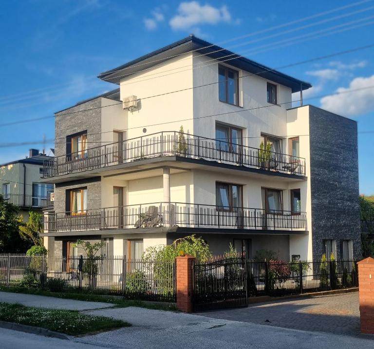 Apartamenty przy Tężni - Bezpłatny Parking - B&B Busko-Zdrój