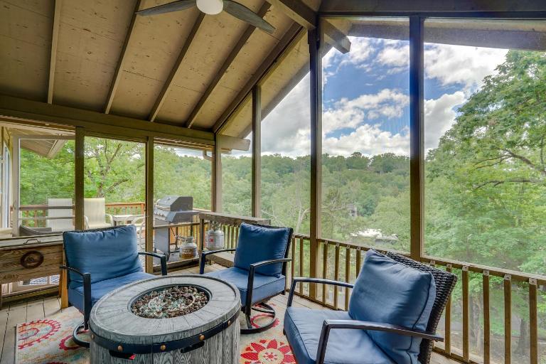 Walk to Lake: Osage Beach Home w/ Grill! - Bed and Breakfast Osage Beach