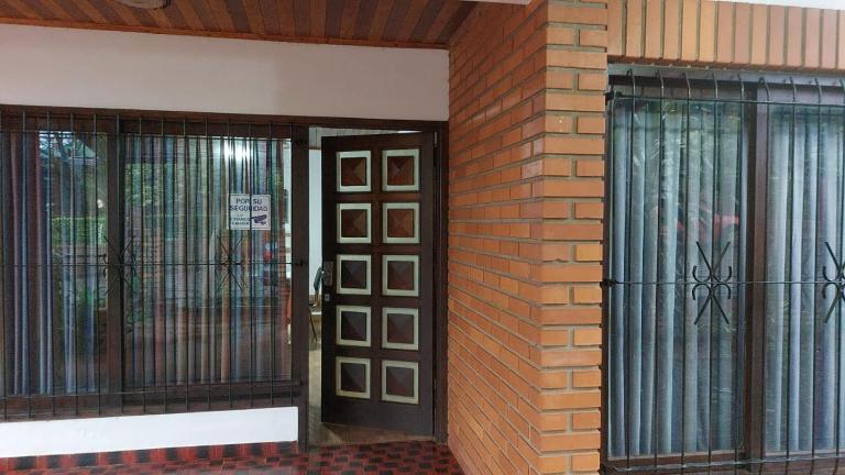 Casa céntrica rivadavia - Bed and Breakfast Montecarlo