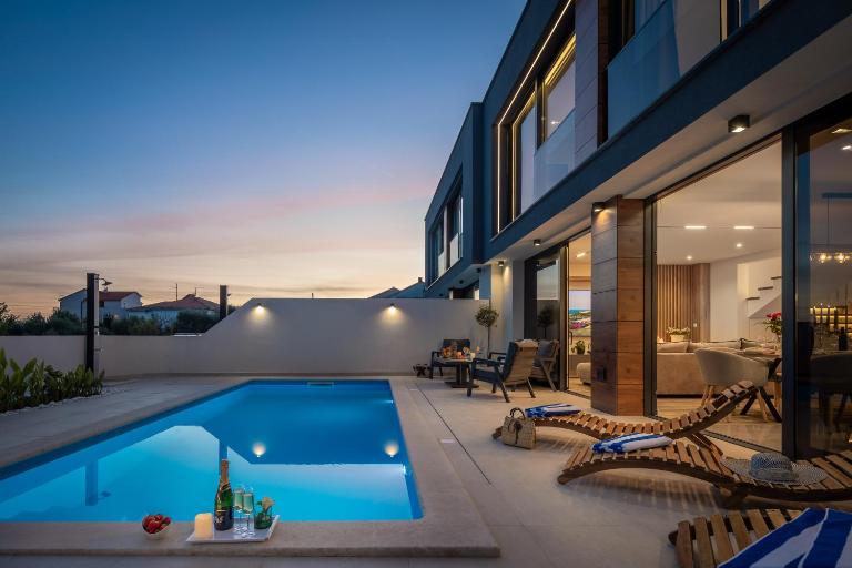 Luxury Villa Etera with Heated Pool - B&B Kutleše