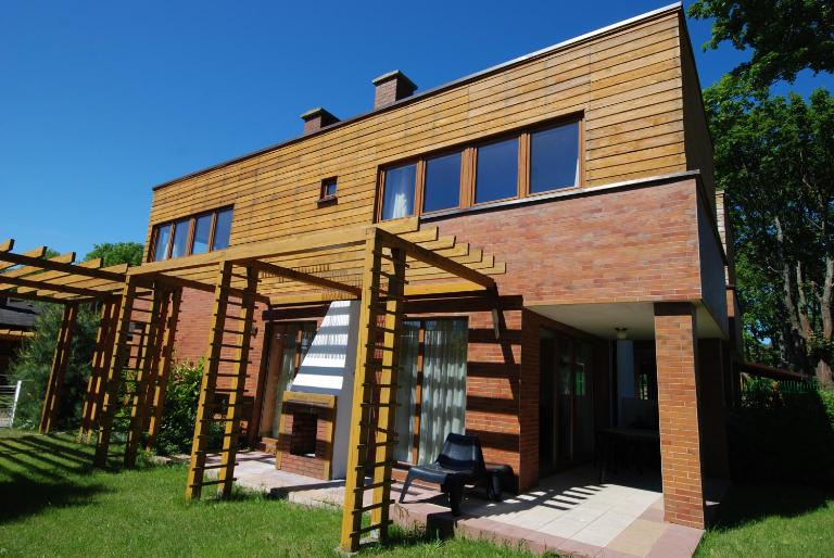 Domyletnie Sarbinowo ogrodzony dom 92m2 - Bed and Breakfast Sarbinowo