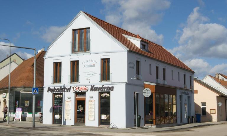 Penzion Admirál - Bed and Breakfast Třeboň