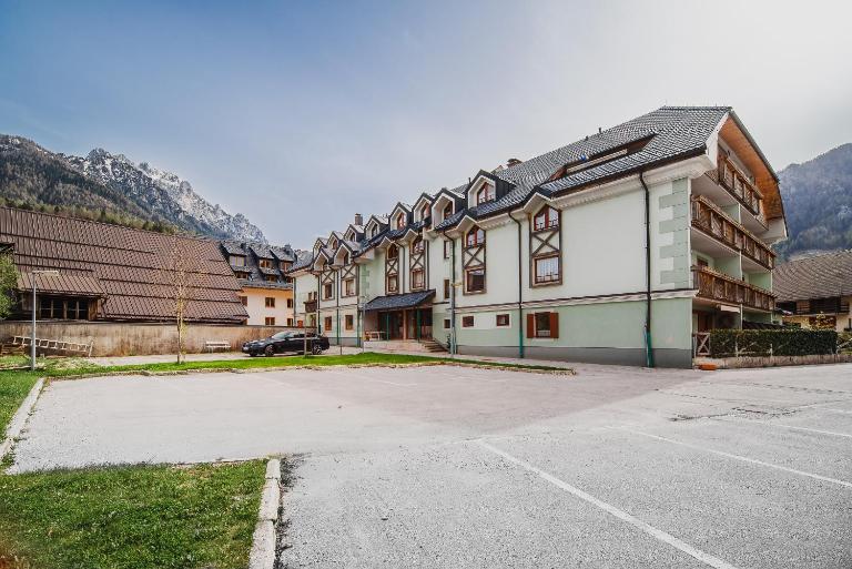 Apartments Slavec with Free Onsite Parking - B&B Kranjska Gora