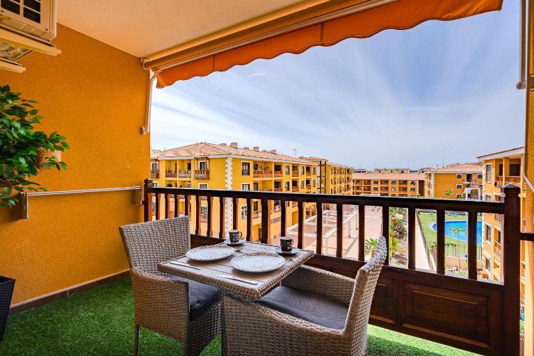 Palm Mar El Mocan 3 beautiful renovated penthouse apartment with terrace, parking AC - B&B Palm-Mar