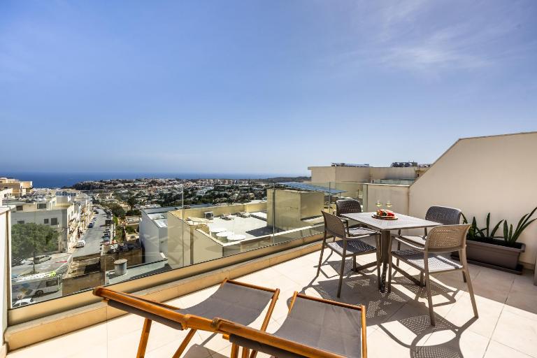 Fl7 TheLODGE-Amazing View w BIG Terrace by Homely - Chambres d'hôtes Mellieha