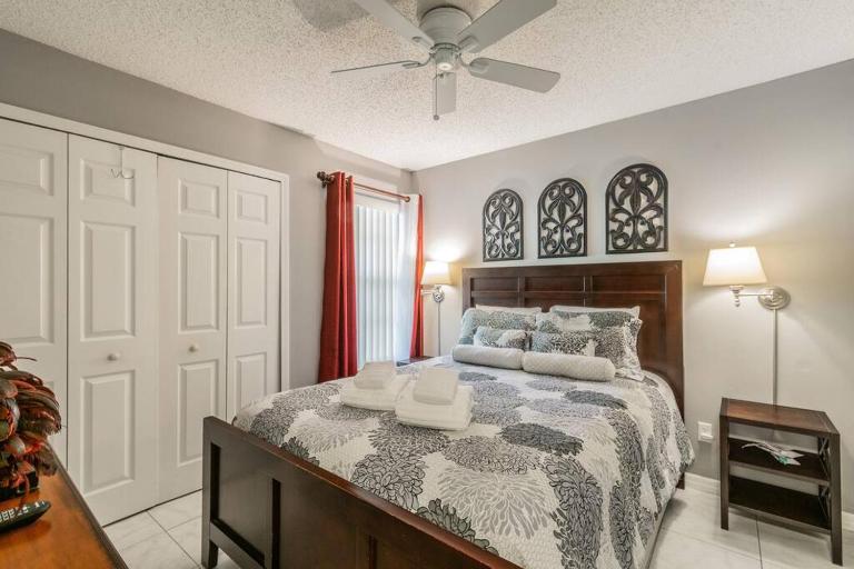 HARRY POTTER LIVES HERE! Unforgettable Home, Pool, Sleeps 8, Near Dis, LOW Rates! - Ferienwohnung Kissimmee