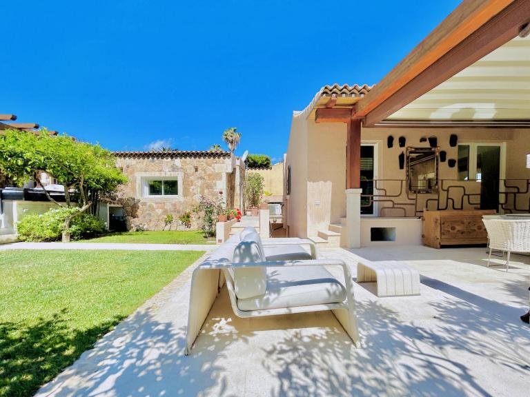 La Villa Degli Artisti - Bed and Breakfast Baja Sardinia