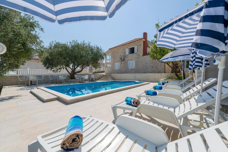 Villa Tomasovic with pool in Podstrana - Ferienwohnung Podstrana