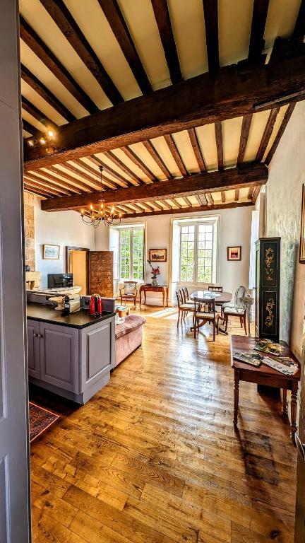 Centrally Located Sarlat Apartment with Medieval Town Views - B&B Sarlat-la-Canéda