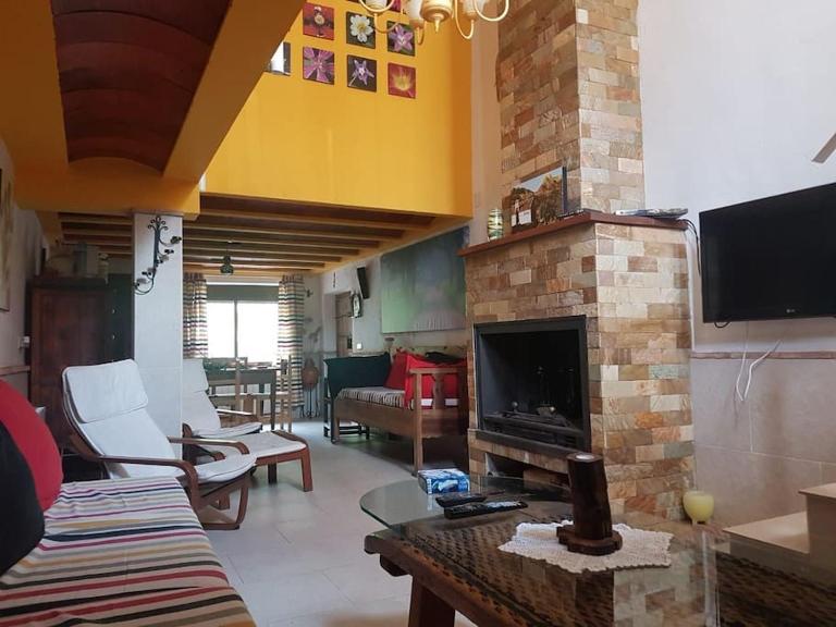 Country house surrounded by nature - Chambres d'hôtes Yeste