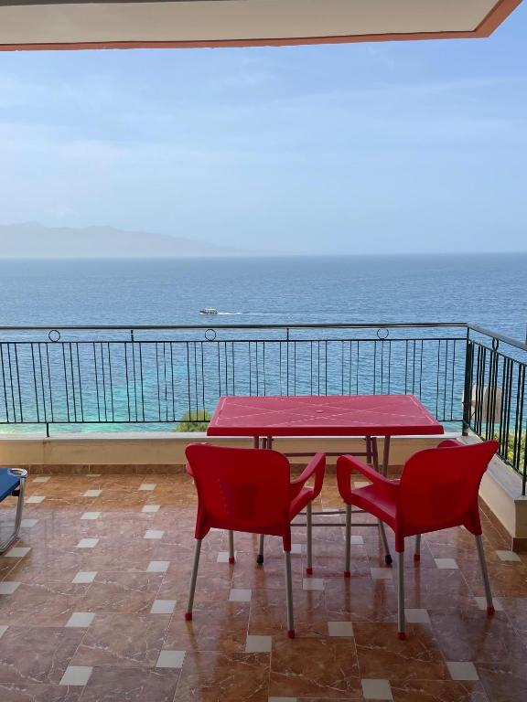 Lovely 3-bedroom apartment Rei - B&B Sarandë