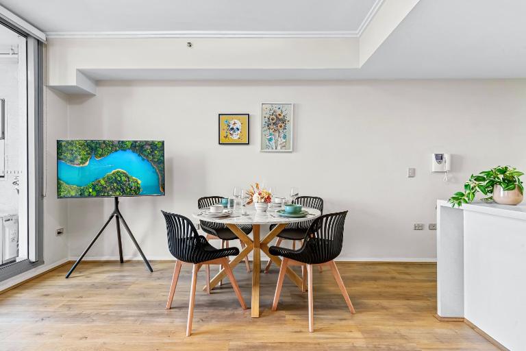 Stunning City and water view 2 bedrooms & 2 bathrooms apartment - B&B Sydney
