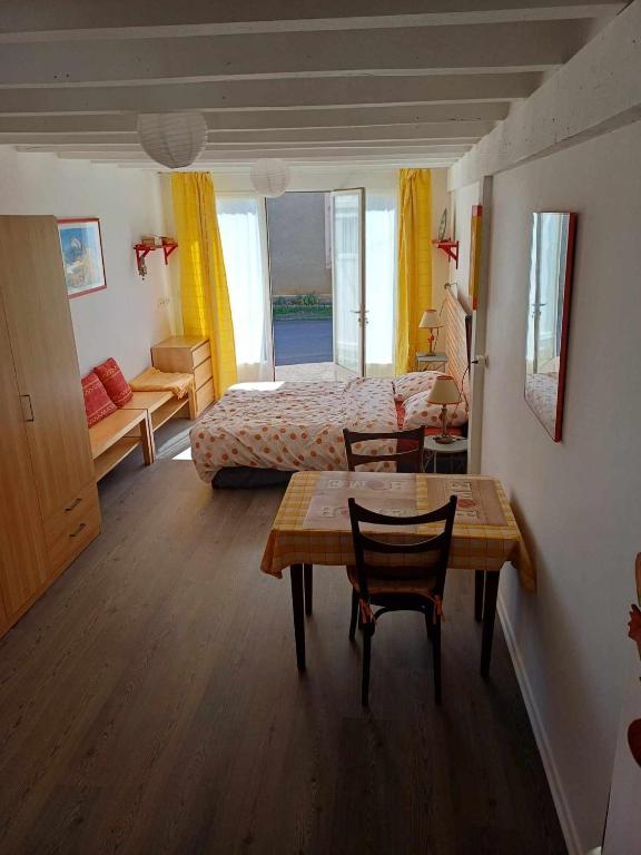 Studio meublé - Chambres d'hôtes Antigny-la-Ville