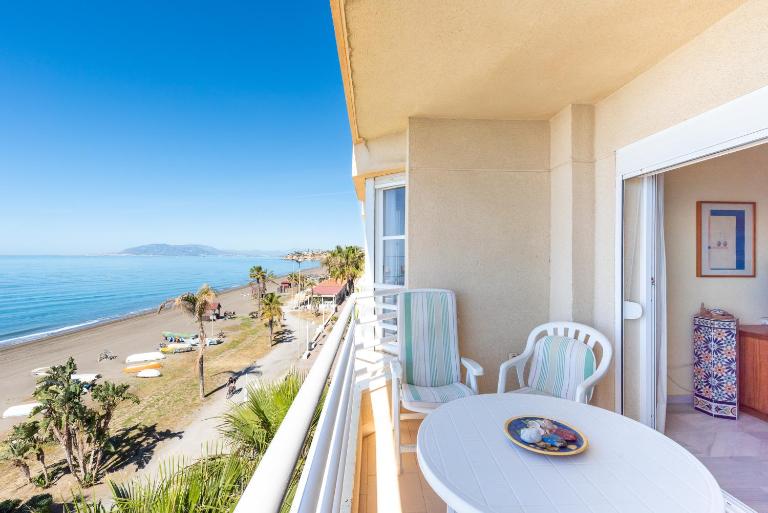 WintowinRentals 1ª Linea de Playa, Parking y WIFI - B&B Rincón de la Victoria