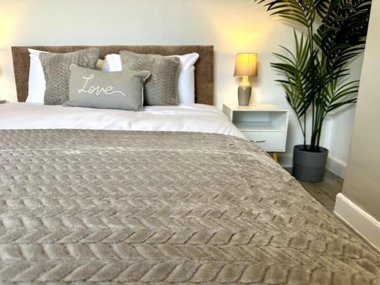 2 Bedroom City Centre House - Pet Friendly - Free Parking - Ferienwohnung Cardiff