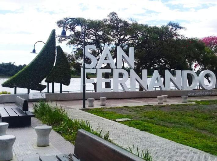 Cálido y Sencillo Monoambiente a 100 m Estación SF - Chambres d'hôtes San Fernando