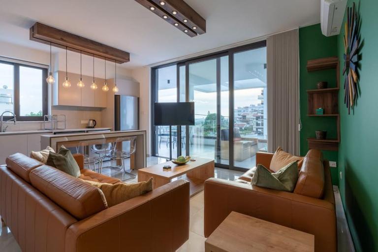 Beachcomber 2-Bedroom Apartment in Larnaca - B&B Larnaka