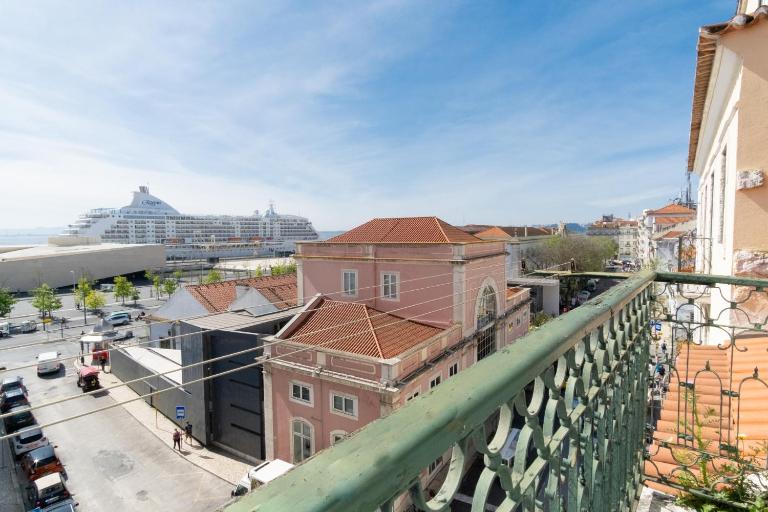 Apartment in Alfama, near Metro & Cafés - TTL126 - Bed and Breakfast Lissabon
