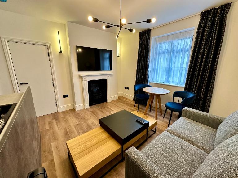 Rhode Lane - Serviced Apartments by AQORA - B&B Bridgwater