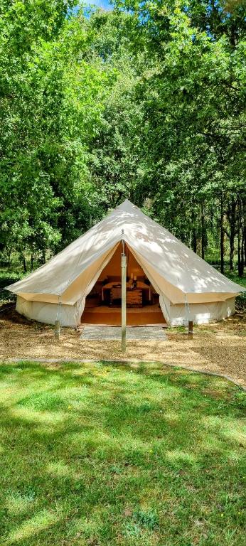 Luxury Bell Tent at Camping La Fortinerie - Ferienwohnung Mouliherne