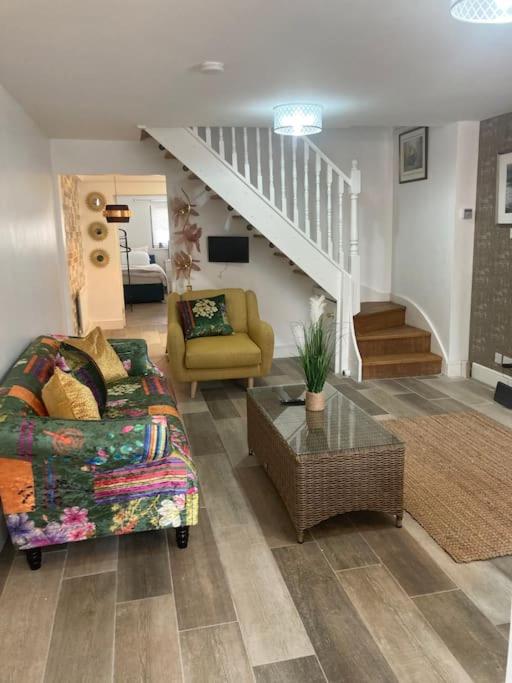 Rockley Green House - 3 Bedroom Home in Liverpool - B&B Liverpool