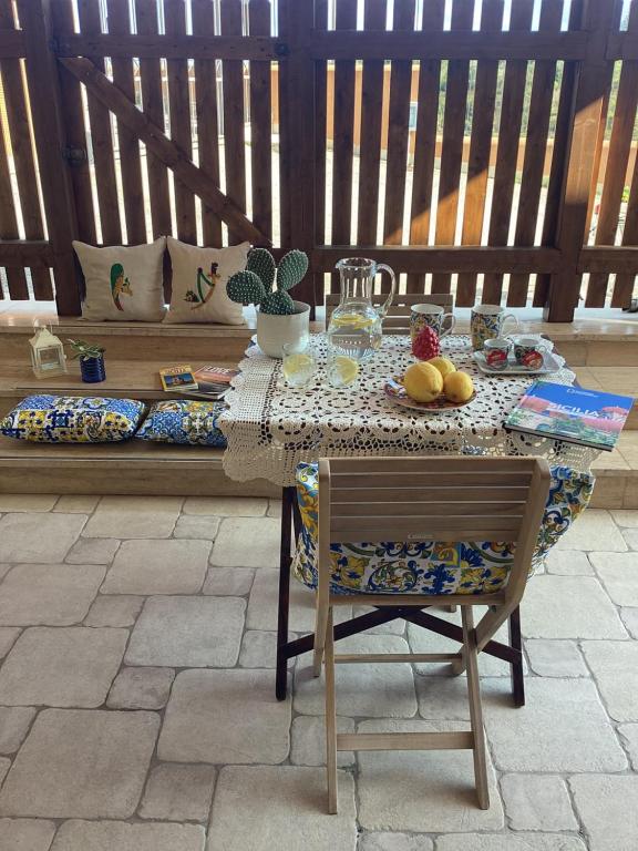 Casa iusu - Home with patio near the sea and Palermo - Ferienwohnung Casteldaccia