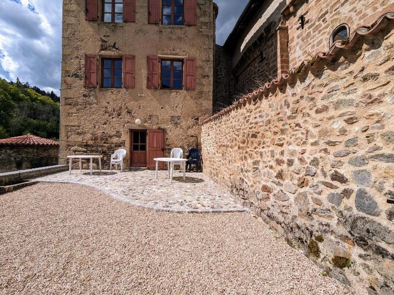 Gîte charmant 5 pers. à Saint-Vert: nature, calme, proche rivières et sites touristiques - FR-1-582-223 - B&B Saint-Vert