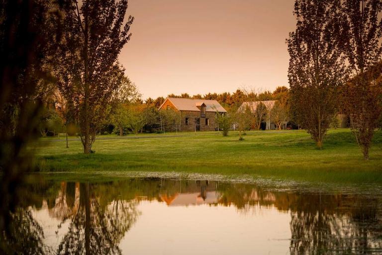 Honeysuckle Barn & Garden - Bed and Breakfast Kyneton