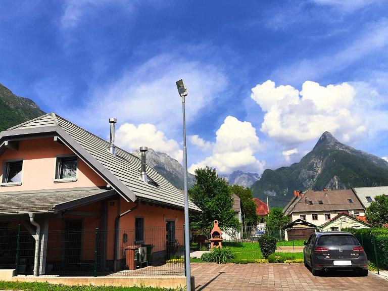 Apartment Pr' Štajercu with Free Onsite Parking - Bed and Breakfast Bovec