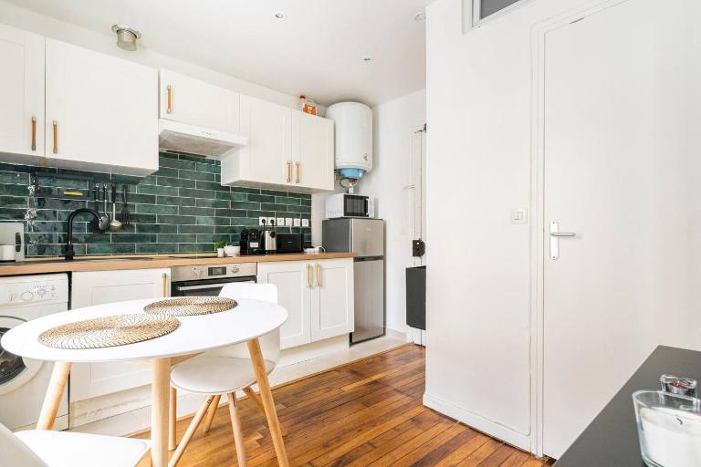 Cocoon in the heart of Batignolles | By Airnest - Ferienwohnung Paris
