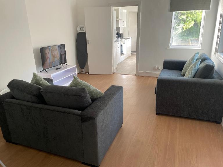 Spring Crescent Apartments - 2 Bed with Garden & Parking, Sleep 6 - B&B Southampton