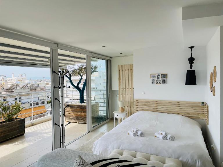 Luxury Penthouse Studio with Sea View, Palaio Faliro - B&B Athens