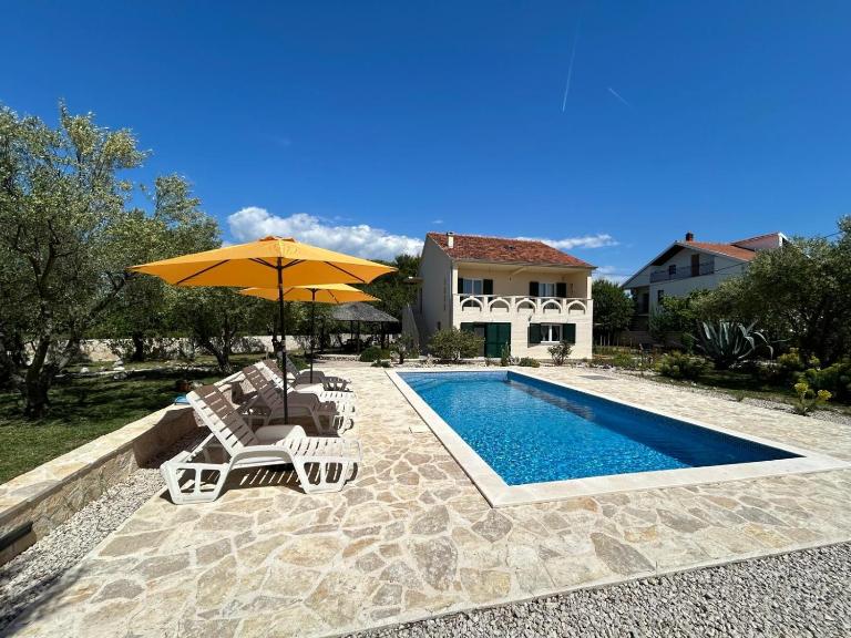 Holiday home Nadalina - B&B Debeljak