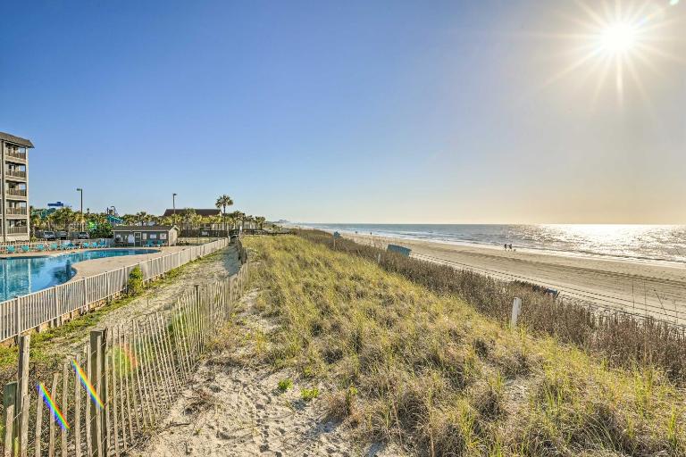 Coastal Views & Resort Fun! Myrtle Beach Condo - B&B Myrtle Beach