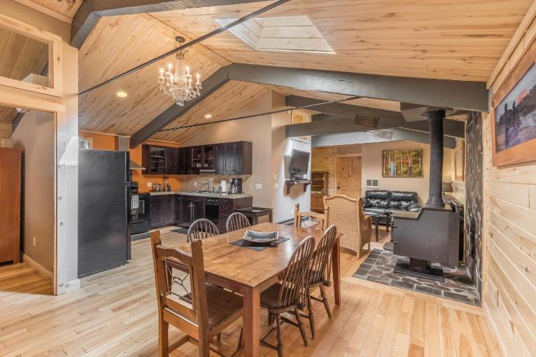 Lotus Mountain Suites The Gallery - Bed and Breakfast Ouray