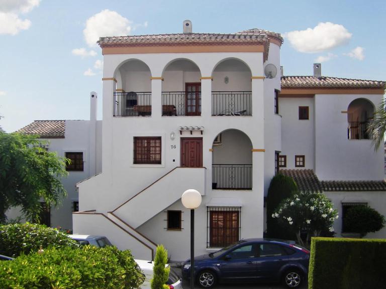 Spacious apartment in Playa Flamenca with shared pool - B&B Playa Flamenca